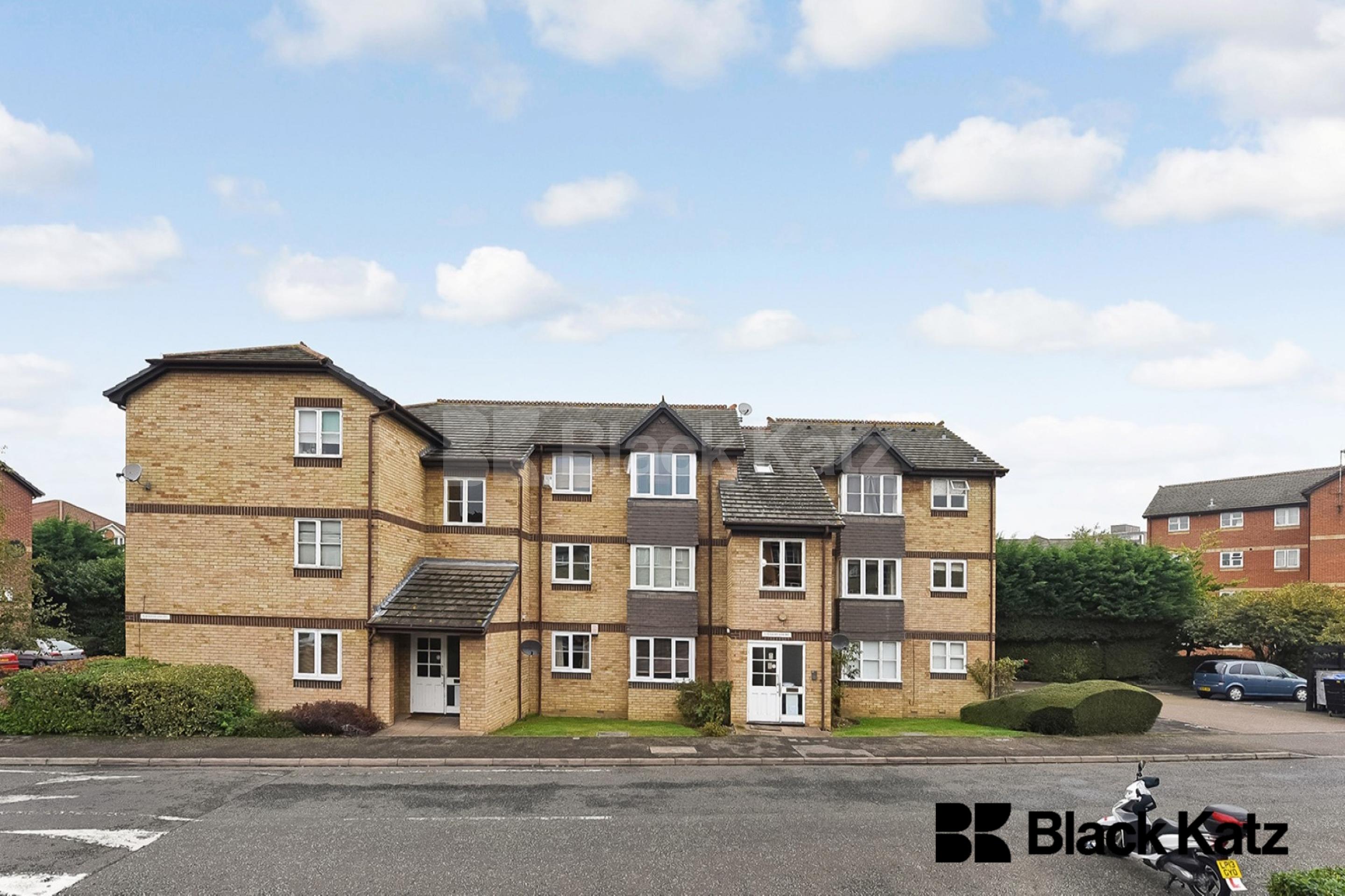 Bright & airy with neutral decor throughout & designated parking space Gaugin Court.Stubbs Drive, Bermondsey SE16